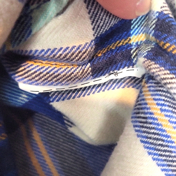 VANS Blue Cream Plaid Flannel Hi-Low Hem Button Down Shirt - Picture 9 of 11